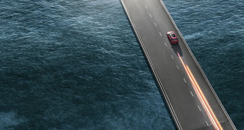 BYD-auto die op de weg rijdt